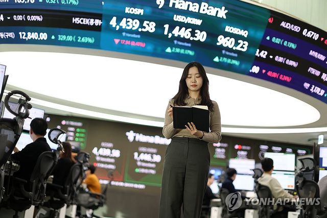 환율, 외국인 주식 매도 속 나흘째 상승…1,440원대 중반