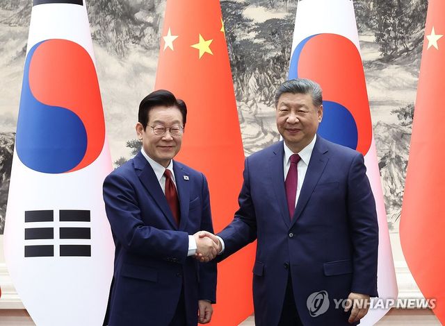 악수하는 한-중 정상