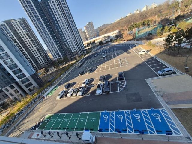 확장한 영종복합문화센터 주차장