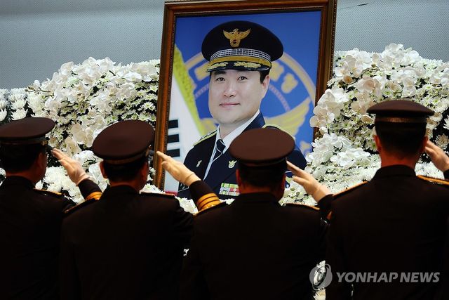 고 이승철 경정 기리는 동료들