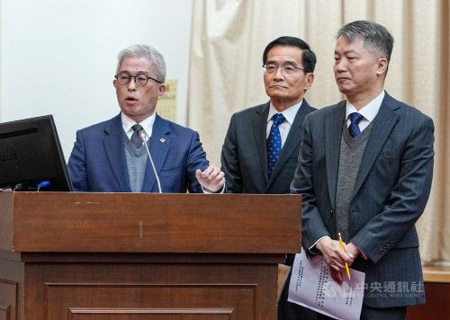 쉬쓰젠 대만 국방부 군정부부장(왼쪽)