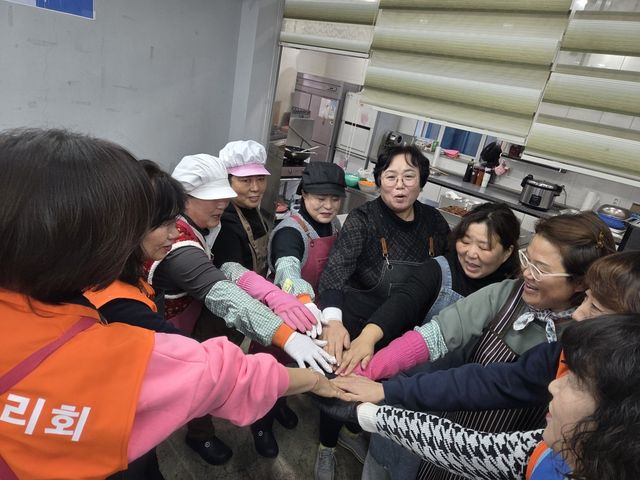 500원 식당 운영에 참여한 자원봉사자들