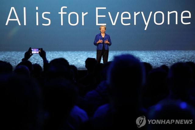 키노트 연설하는 리사 수 AMD CEO