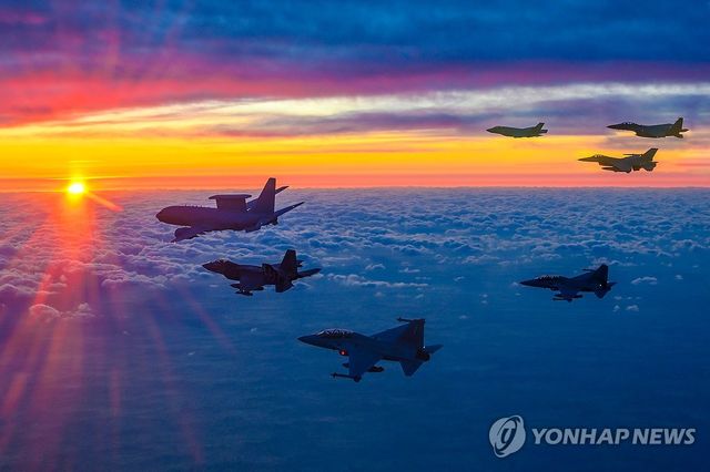 2026년 새해와 함께 나는 공군 전투기