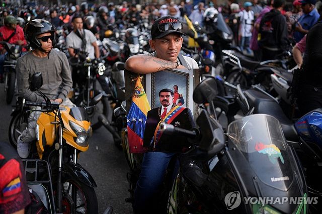 여론통제를 위해 투입된 친마두로 준군사조직 [로이터 연합뉴스. 재판매 및 DB 금지]