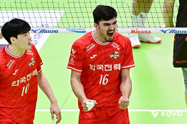 득점 후 기뻐하는 한국전력의 무사웰(오른쪽)