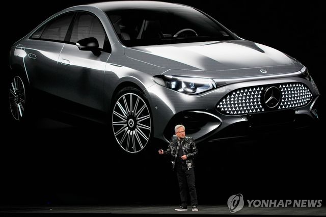 지난 5일 CES에서 자율주행 기술 소개하는 젠슨 황 엔비디아 CEO