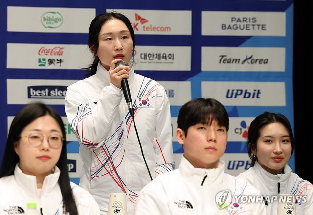 질문 답하는 최민정