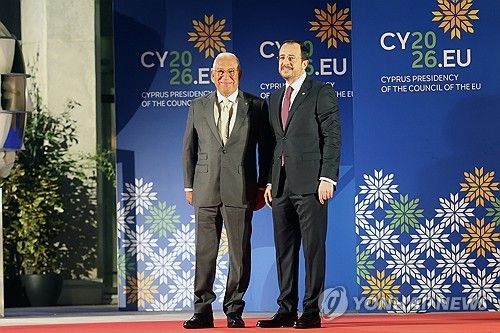 니코시아를 방문한 안토니우 코스타 EU 정상회의 상임의장(왼쪽)과 니코스 크리스토두리데스 키프로스 대통령 [EPA 연합뉴스 자료사진] 