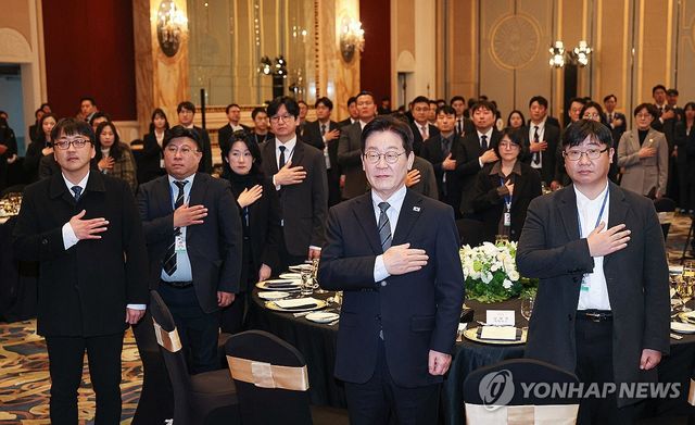 이재명 대통령, 순방 기자단 오찬 간담회