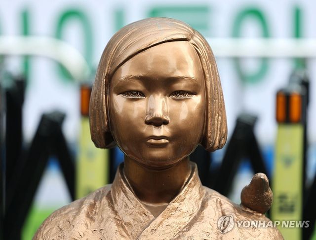 옛 일본대사관 앞 소녀상