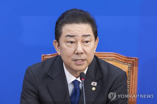 각종 의혹에 사퇴 의사 밝히는 김병기 원내대표