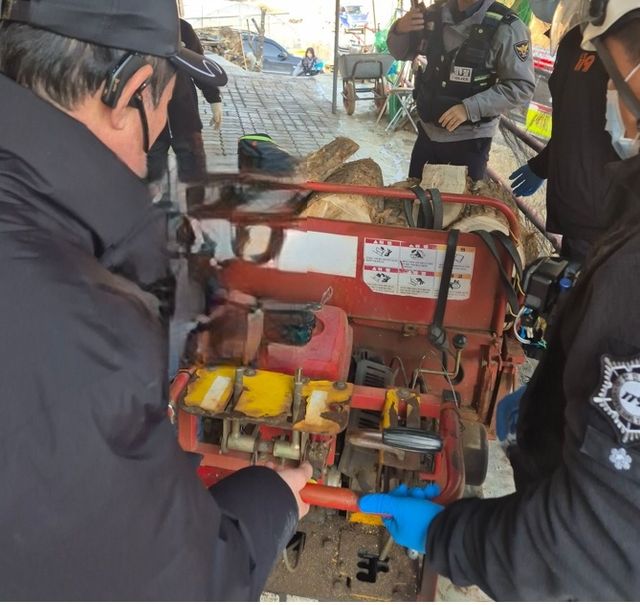 나무 운반차 사고 현장