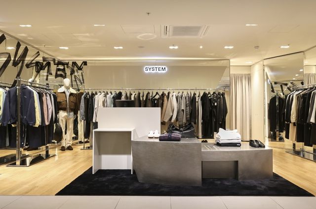 파리 갤러리 라파예트 백화점의 시스템옴므 매장