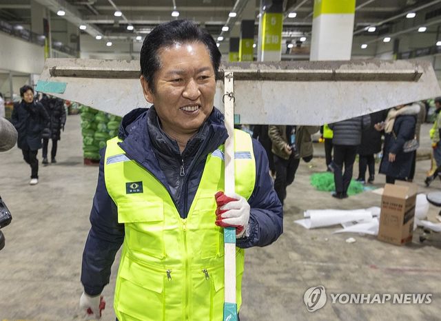 정청래, 청소는 '나의 주 종목'