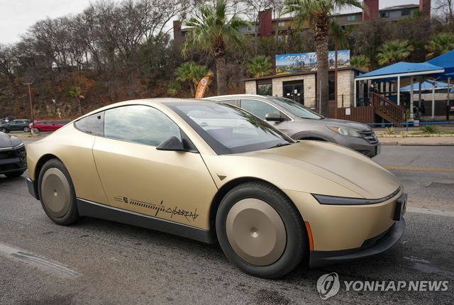 미 텍사스에서 시험 운행 중인 테슬라 로보택시 '사이버캡'