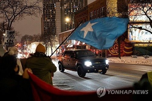 미국 미네소타주 미니애폴리스에서 소말리아계 이민자 단속 항의하는 시위대