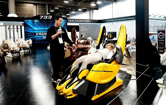 바디프랜드의 '웨어러블 AI 헬스케어로봇 733'