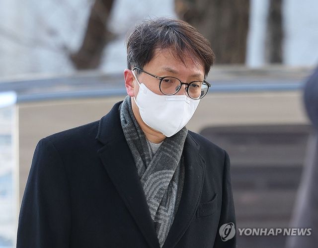 경찰 조사 출석한 박대준 전 쿠팡 대표