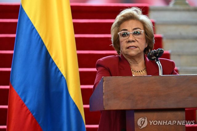 8일(현지시간) 기자회견하는 콜롬비아 외교부 장관