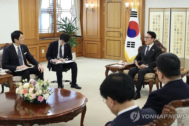 김민석 총리, 고바야시 다카유키 자민당 정무조사회장 접견