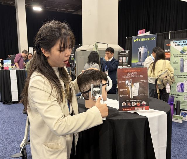 CES에 선보인 인공지능 이발기 제품