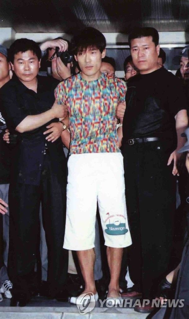 탈옥수 신창원이 입은 '무지개 티셔츠'