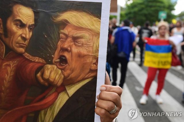 콜롬비아에서 열린 반미시위에 등장한 포스터