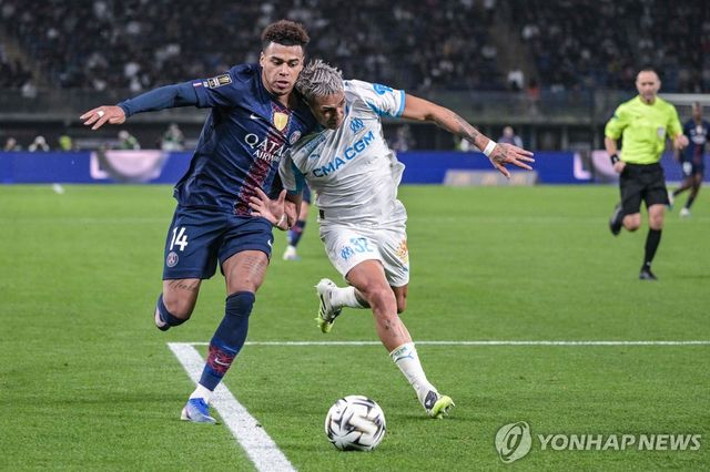 돌파하는 PSG 데지레 두에