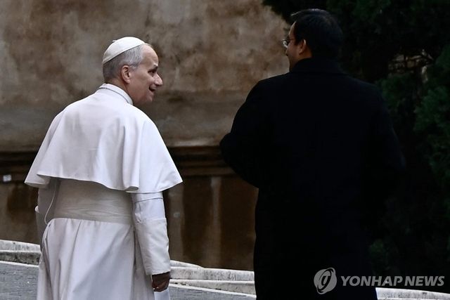 첫 추기경 회의 주재한 레오14세 교황
