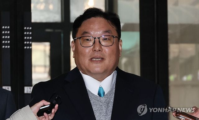 '쿠팡 외압 의혹' 상설특검 출석하는 엄희준 검사