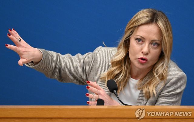 신년 기자회견 중인 멜로니 이탈리아 총리