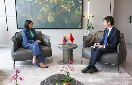 델시 로드리게스 베네수엘라 대통령 권한대행(좌)과 주베네수엘라 중국대사 란후 [로드리게스 인스타그램 캡처. 재판매 및 DB 금지]