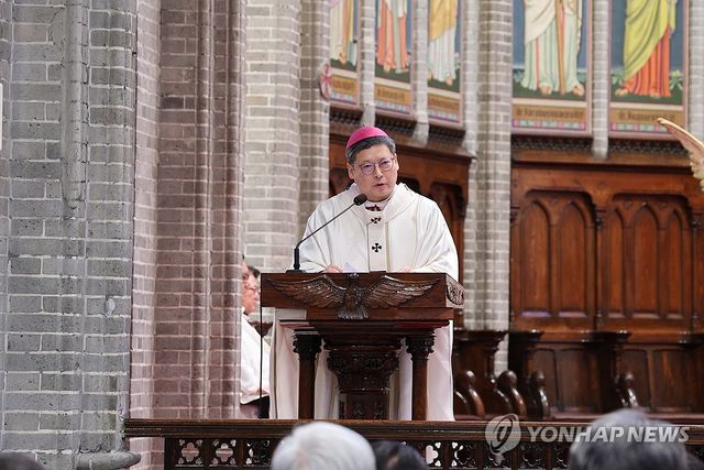 정순택 대주교, 고 안성기 배우 장례미사 집전