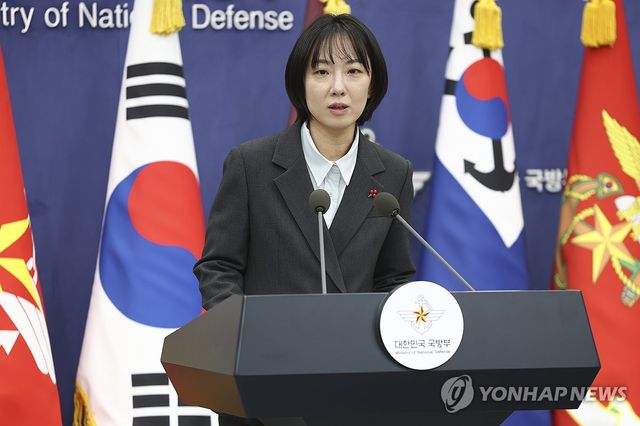 브리핑하는 정빛나 국방부 신임 대변인