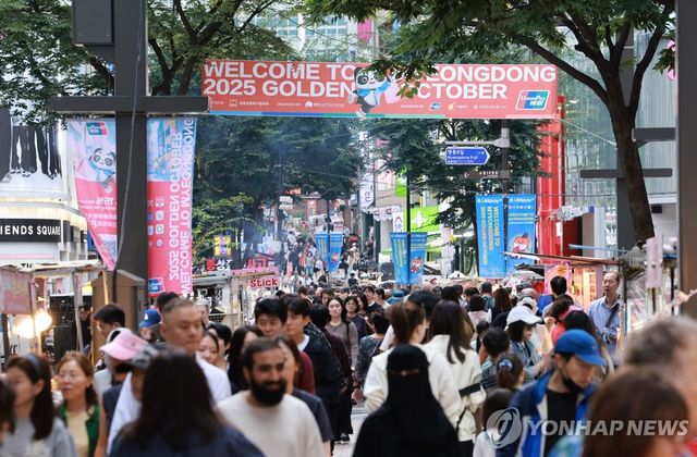 명동 관광객 북적