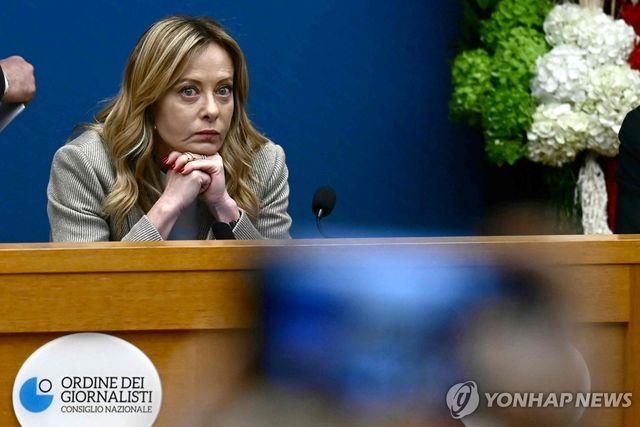 신년기자회견 중인 멜로니 이탈리아 총리