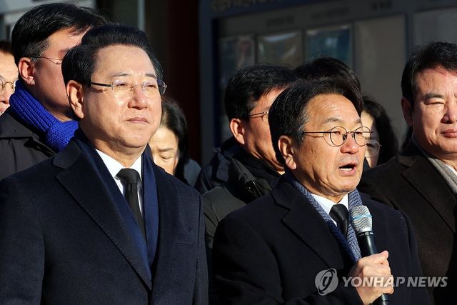 '행정통합 선언문' 발표하는 강기정 광주시장