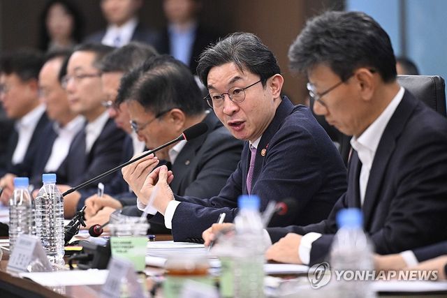 발언하는 이억원 금융위원장