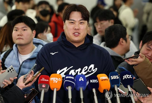 인터뷰하는 류현진