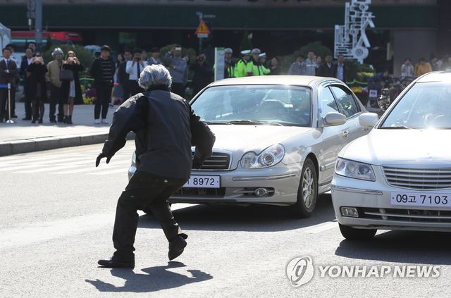 노인 무단횡단 재연