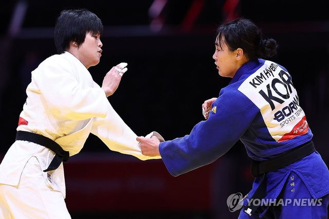 김혜미-문성희, 유도 남북대결