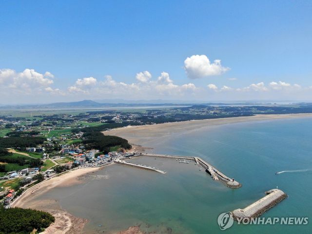 몽산포항과 몽산포해수욕장