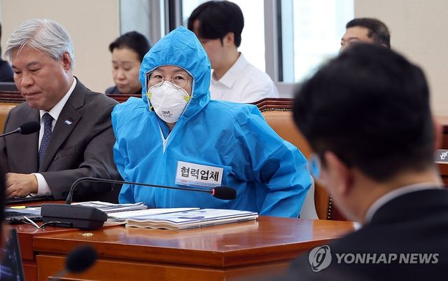 정혜경, "반도체 협력업체 비정규직 노동자의 방진복"