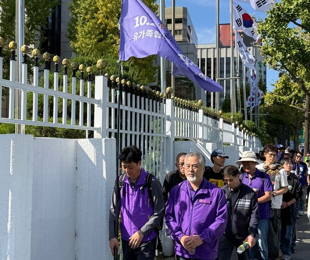 서울 도심 걷기 중인 이태원 참사 유가족 단체