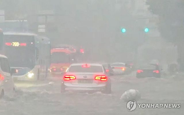 서울 폭우, 침수된 연신내역 인근 도로