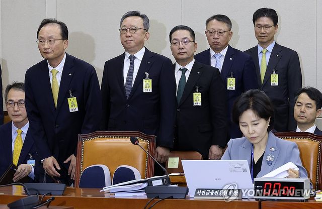 국정감사 증인 선서 마친 5대 은행장