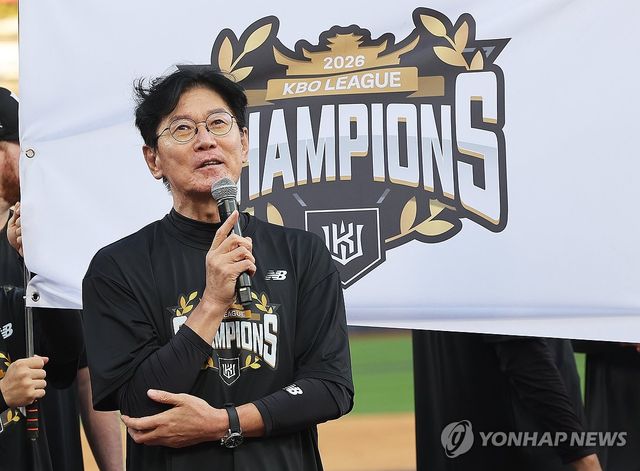 소감 말하는 이강철 감독