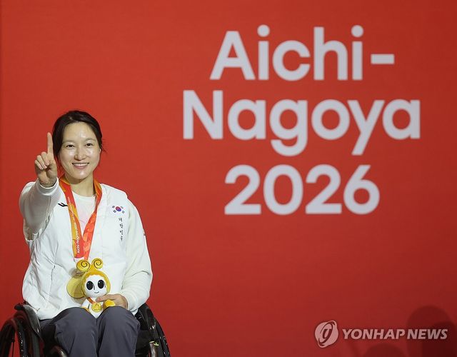 포즈 취하는 조은혜