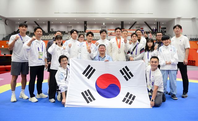 은메달 획득 이후 기념촬영에 나선 주정훈
